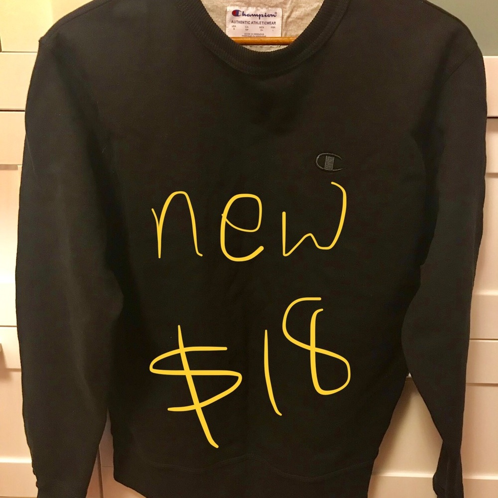black top sweatshirt long sleeve size S champion